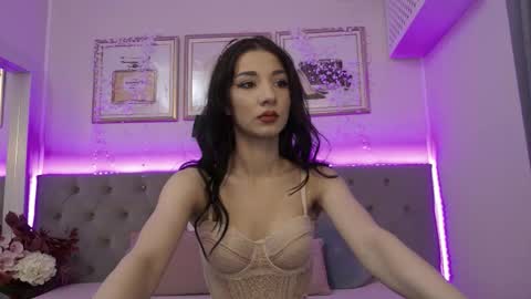 selenajoy_ online show from November 28, 1:18 pm
