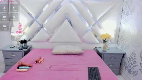 Snapshot of selenareyess chatting on October 14, 10:24 pm Selena reyess online show from October 14, 10:24 pm