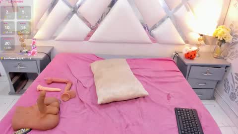 Snapshot of selenareyess chatting on October 17, 10:47 pm Selena reyess online show from October 17, 10:47 pm