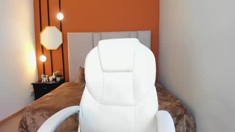 Snapshot of selene_e chatting on September 18, 9:41 pm Karol. online show from September 18, 9:41 pm