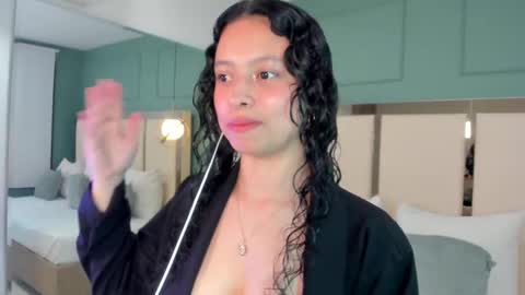 Snapshot of selene_rousse chatting on September 23, 3:00 am Selene Rousse online show from September 23, 3:00 am