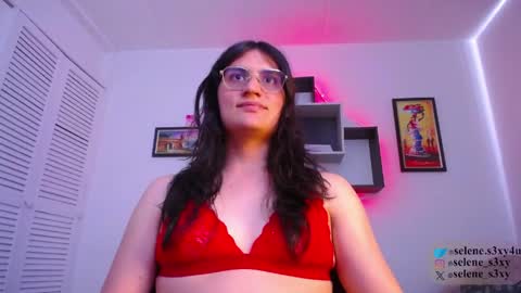 selene_s3xy online show from May 30, 7:34 pm