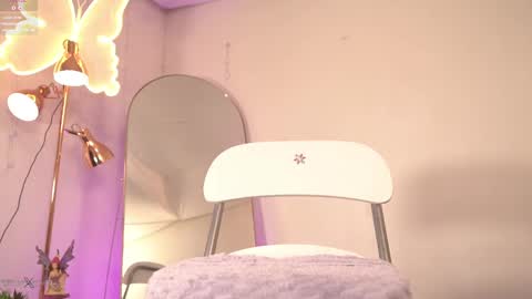 Snapshot of selene_starkk chatting on February 22, 4:18 am Sel Your Little butterfly online show from February 22, 4:18 am