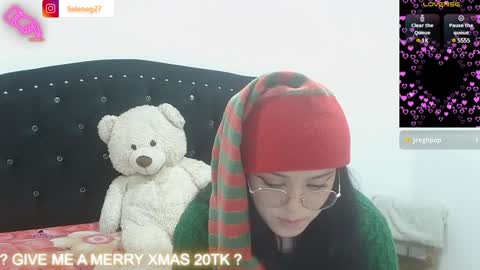 Snapshot of seleneg chatting on December 4, 11:08 pm Selene G online show from December 4, 11:08 pm