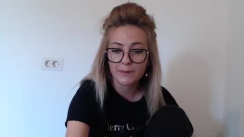 Snapshot of selenna_emma843468 chatting on October 5, 12:46 pm Selenna online show from October 5, 12:46 pm