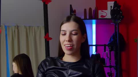 Nicole online show from February 3, 6:22 am