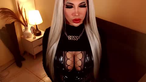 unstappable queen kate online show from February 10, 1:35 am