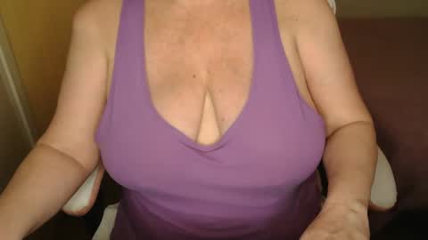 Snapshot of sensual_cris chatting on October 8, 2:45 pm CRIS online show from October 8, 2:45 pm