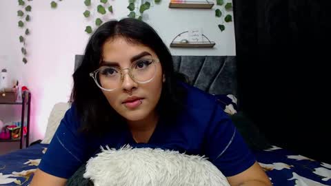 Snapshot of sensual_flame chatting on January 22, 5:59 am Camille and sophie online show from January 22, 5:59 am