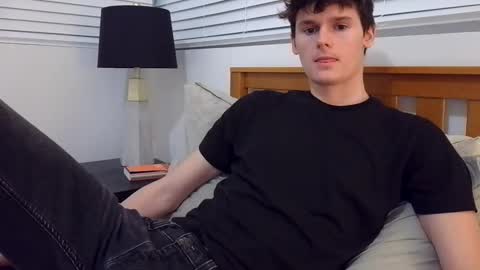 Snapshot of sensualalien chatting on December 14, 2:11 am Cam online show from December 14, 2:11 am