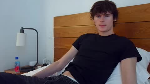 Snapshot of sensualalien chatting on February 25, 7:16 pm Cam online show from February 25, 7:16 pm
