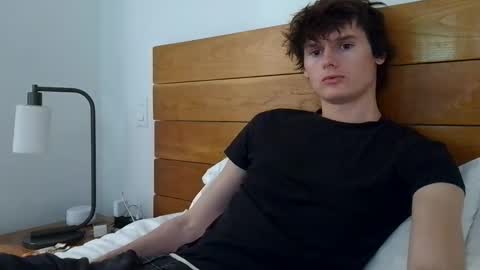 Snapshot of sensualalien chatting on February 25, 11:04 pm Cam online show from February 25, 11:04 pm