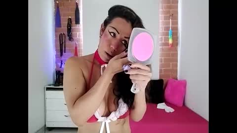 Snapshot of sephorandmonell chatting on February 19, 7:37 pm sephorandmonell online show from February 19, 7:37 pm