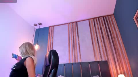 Serena  online show from April 16, 8:53 pm