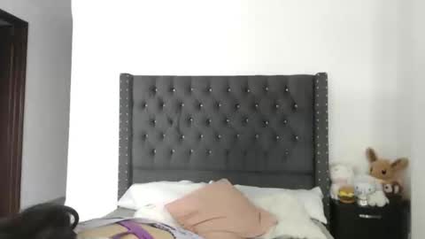 sararoussee online show from March 4, 7:33 pm