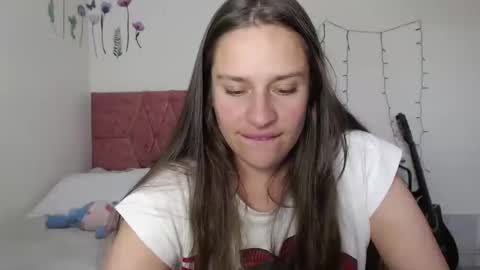 Snapshot of serenity_crystal chatting on December 23, 9:40 pm serenity_crystal online show from December 23, 9:40 pm