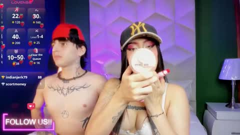 Snapshot of sett_and_gwen chatting on October 18, 5:11 am sett_and_gwen online show from October 18, 5:11 am