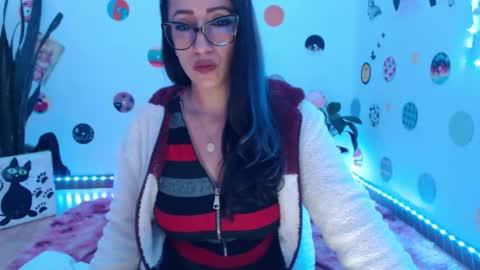 Snapshot of seuctive_woman57 chatting on December 13, 10:30 am samy online show from December 13, 10:30 am