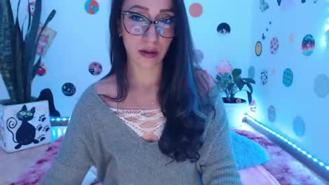 Snapshot of seuctive_woman57 chatting on December 11, 8:15 am samy online show from December 11, 8:15 am