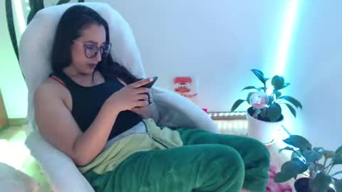 Snapshot of seuctive_woman57 chatting on October 3, 2:53 am samy online show from October 3, 2:53 am
