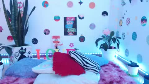 Snapshot of seuctive_woman57 chatting on December 3, 10:23 am samy online show from December 3, 10:23 am