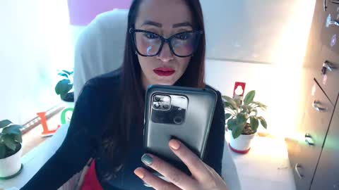 Snapshot of seuctive_woman57 chatting on October 18, 7:12 am samy online show from October 18, 7:12 am