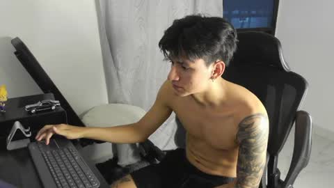sex_love_sweat online show from May 28, 11:36 pm
