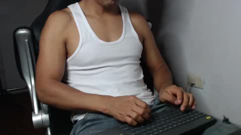 Snapshot of sexatlexx chatting on February 20, 2:40 am arnold online show from February 20, 2:40 am