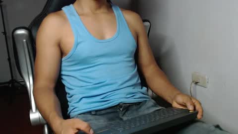 Snapshot of sexatlexx chatting on February 6, 2:33 am arnold online show from February 6, 2:33 am