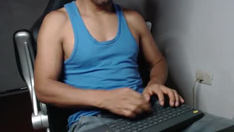 Snapshot of sexatlexx chatting on February 13, 1:40 am arnold online show from February 13, 1:40 am