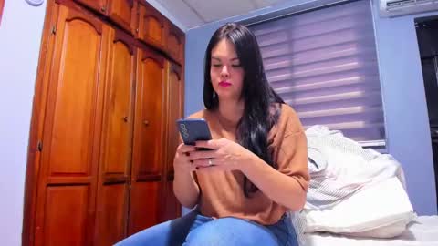 Snapshot of sexefantasia chatting on January 6, 10:15 pm HEY GUYS KEVIAM I    MY NEW  TWITTER IS anitalautter26 imstagran  anitalautter26 officialOFanitalautter online show from January 6, 10:15 pm