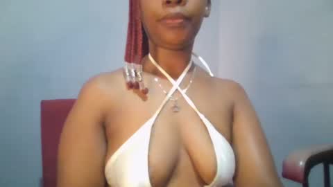 Snapshot of sexie_curvie chatting on March 9, 4:05 am Maggie online show from March 9, 4:05 am