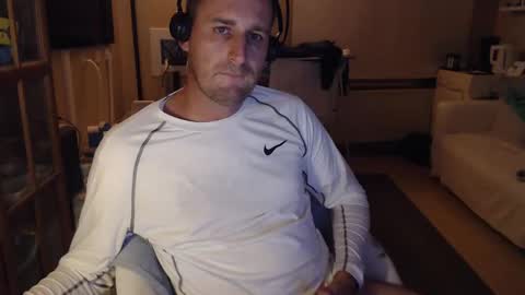 Snapshot of sexlobo1 chatting on February 1, 9:19 pm Sexlobo online show from February 1, 9:19 pm