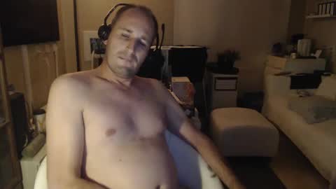 Snapshot of sexlobo1 chatting on October 8, 3:45 am Sexlobo online show from October 8, 3:45 am