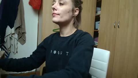 Snapshot of sexxxycrystali chatting on October 16, 11:32 am sexxxycrystali online show from October 16, 11:32 am