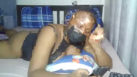 sexxybooty254 online show from April 30, 5:12 am