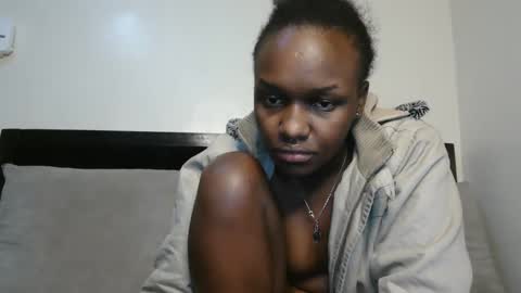 Snapshot of sexxymaya25 chatting on October 5, 6:04 pm maya online show from October 5, 6:04 pm