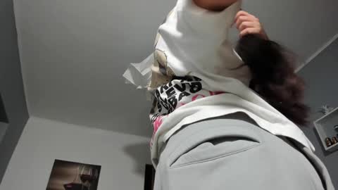 Snapshot of sexxymeriemm chatting on January 22, 5:49 pm sexxymeriemm online show from January 22, 5:49 pm