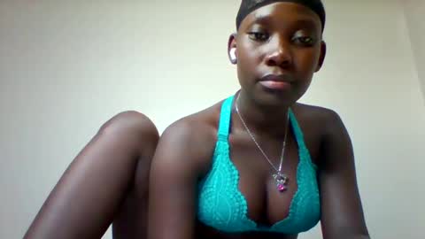 sexxyvajaina online show from December 2, 11:35 pm