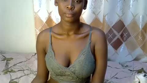 sexxyvee224 online show from October 15, 8:31 pm