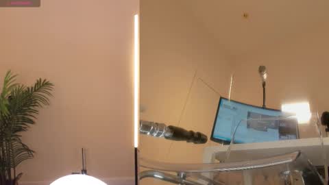 Snapshot of sexy_blonde_doll chatting on September 30, 12:10 am Lina online show from September 30, 12:10 am