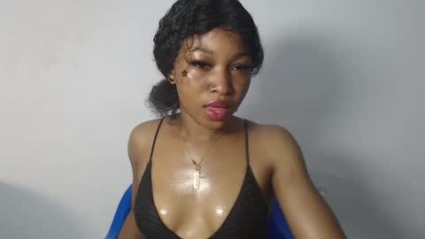 sexy_bluey247 online show from April 6, 4:32 am