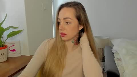 Snapshot of sexy_coralie chatting on January 17, 2:28 pm C o r a l i e online show from January 17, 2:28 pm