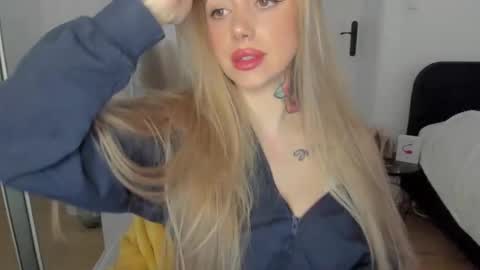 Snapshot of sexy_coralie chatting on February 25, 2:58 pm C o r a l i e online show from February 25, 2:58 pm