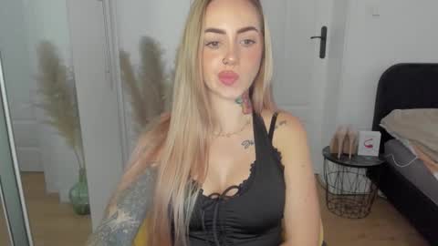 Snapshot of sexy_coralie chatting on September 14, 7:54 am C o r a l i e online show from September 14, 7:54 am