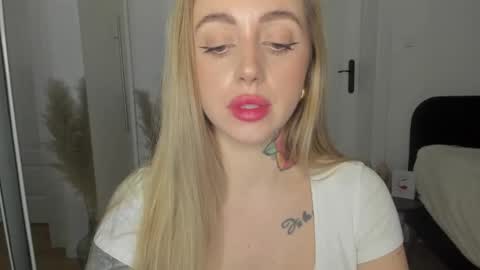 Snapshot of sexy_coralie chatting on March 11, 6:30 pm C o r a l i e online show from March 11, 6:30 pm