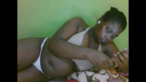 Snapshot of sexy_divana chatting on February 17, 7:01 pm sexy_divana online show from February 17, 7:01 pm