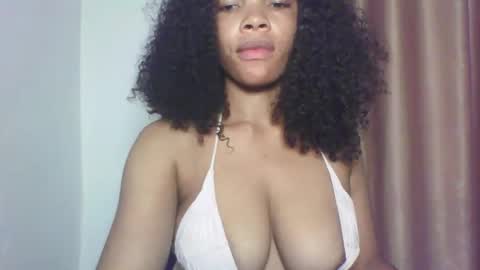 Snapshot of sexy_kitty881 chatting on October 6, 9:32 pm Sexy kitty881 online show from October 6, 9:32 pm