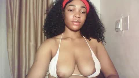 Snapshot of sexy_kitty881 chatting on October 18, 8:46 pm Sexy kitty881 online show from October 18, 8:46 pm