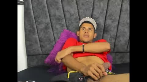 sexy_latin_cum online show from October 23, 2:46 am